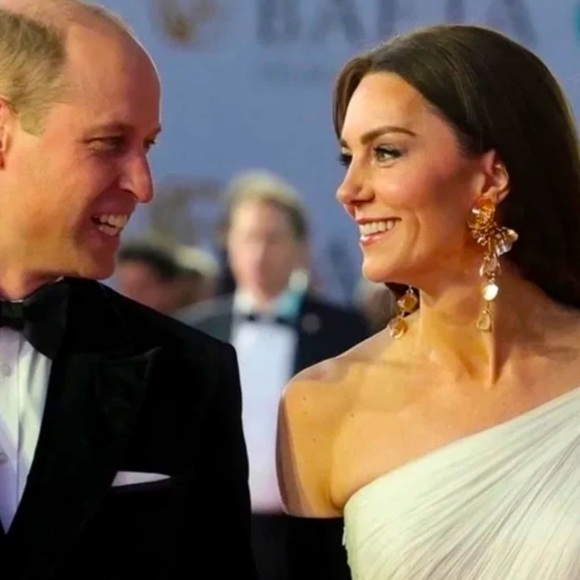 New Zara Gold Floral Cascading Earrings - Picture 7 of 8